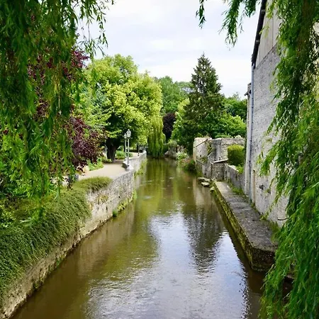 Le Bourg Alojamento de Acomodação e Pequeno-almoço 3*