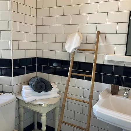 Le Bourg Alojamento de Acomodação e Pequeno-almoço 3*